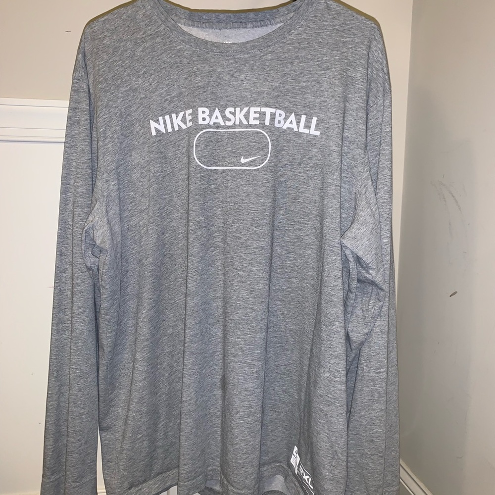 Men’s Nike shirt